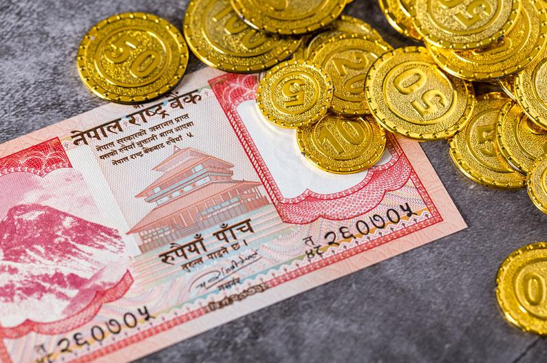 AvaTrade：特朗普对于手机关税变化，现货黄金价格跳空低开